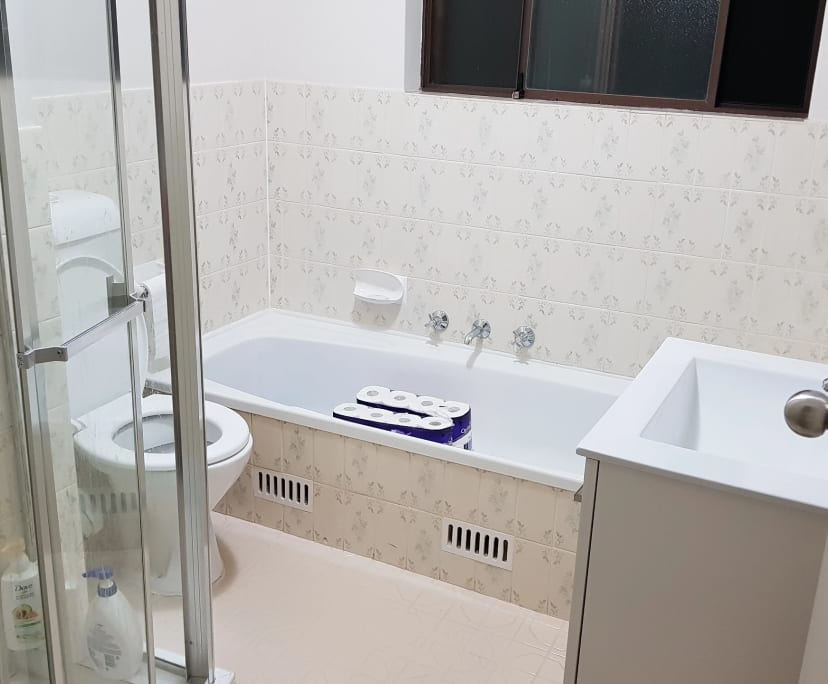 Furnished room in a flatshare