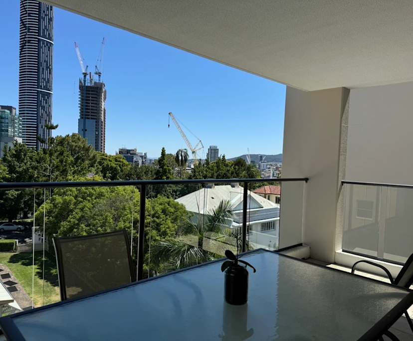 $350, Flatshare, 3 bathrooms, Spring Hill QLD 4000