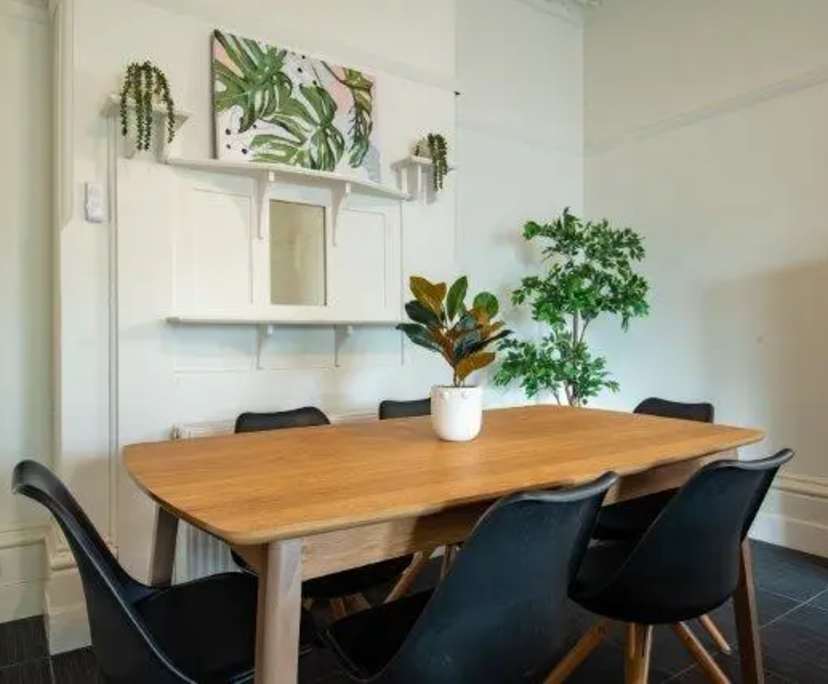 $900, Whole-property, 2 bathrooms, St Kilda VIC 3182