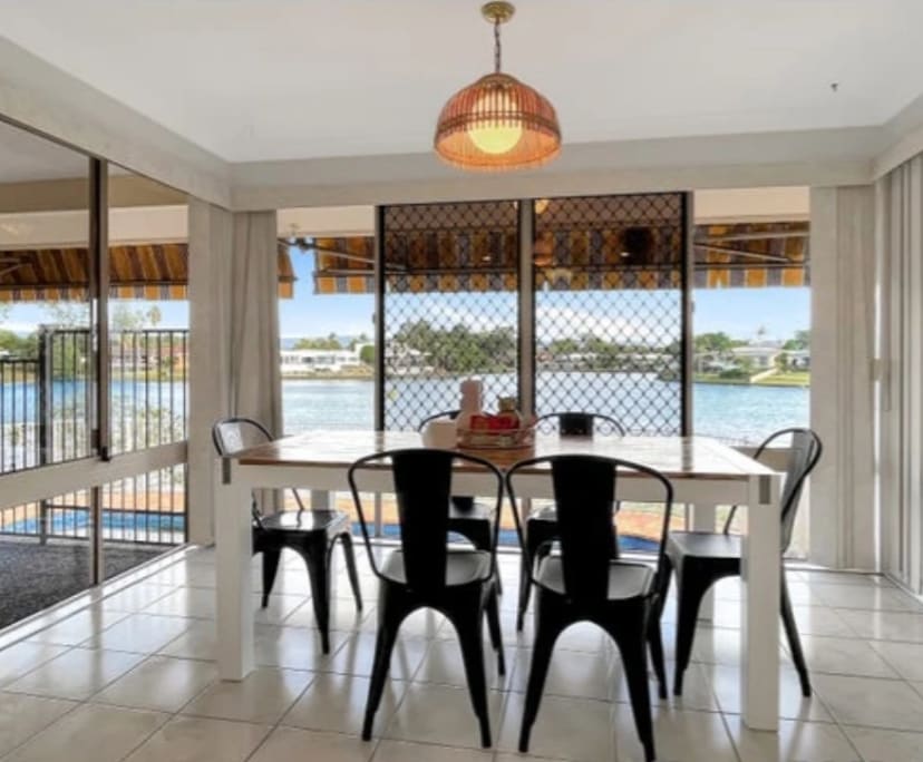 $370, Share-house, 5 bathrooms, Mermaid Waters QLD 4218