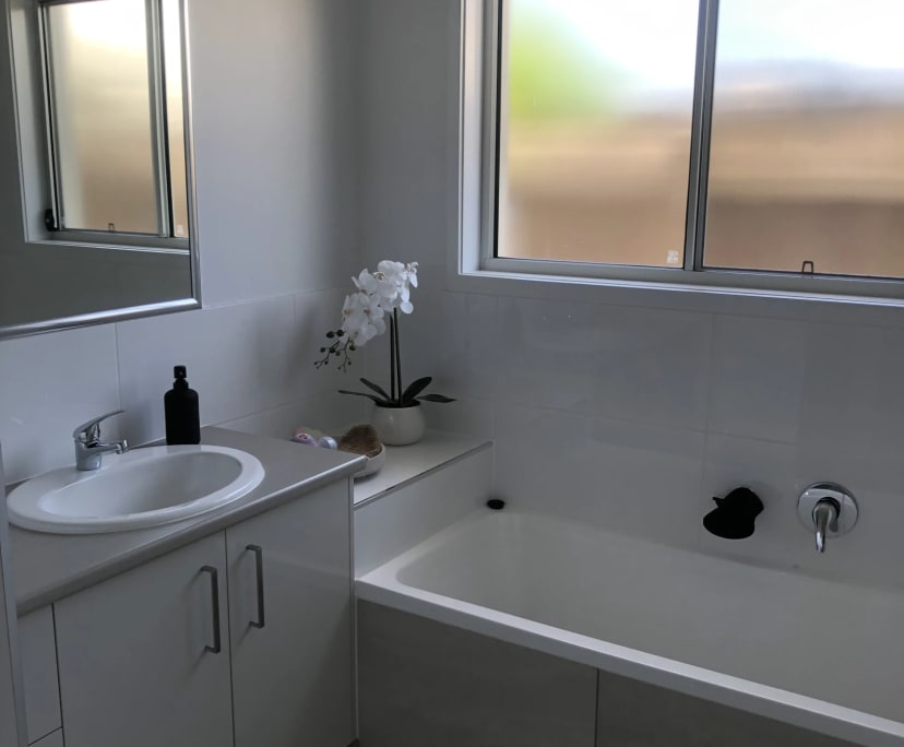 $230, Flatshare, 3 bathrooms, Caloundra West QLD 4551