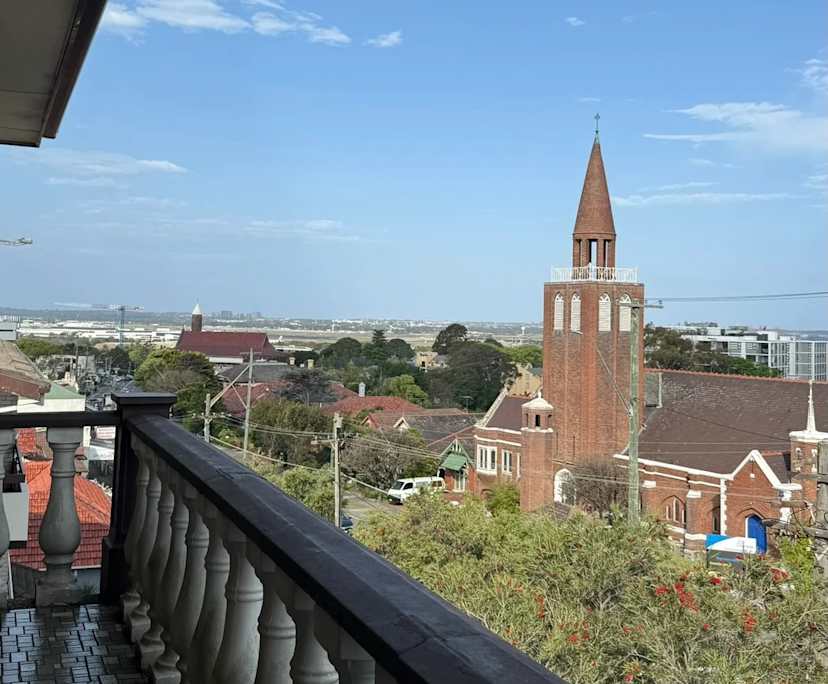 Furnished room in a flatshare