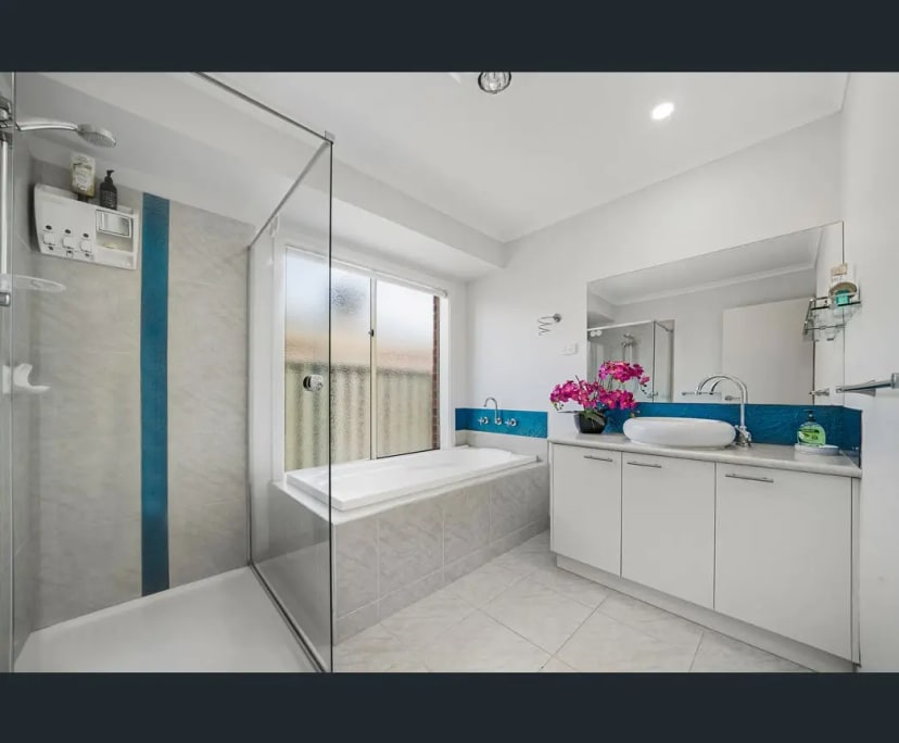 $250, Share-house, 3 rooms, Manor Lakes VIC 3024, Manor Lakes VIC 3024