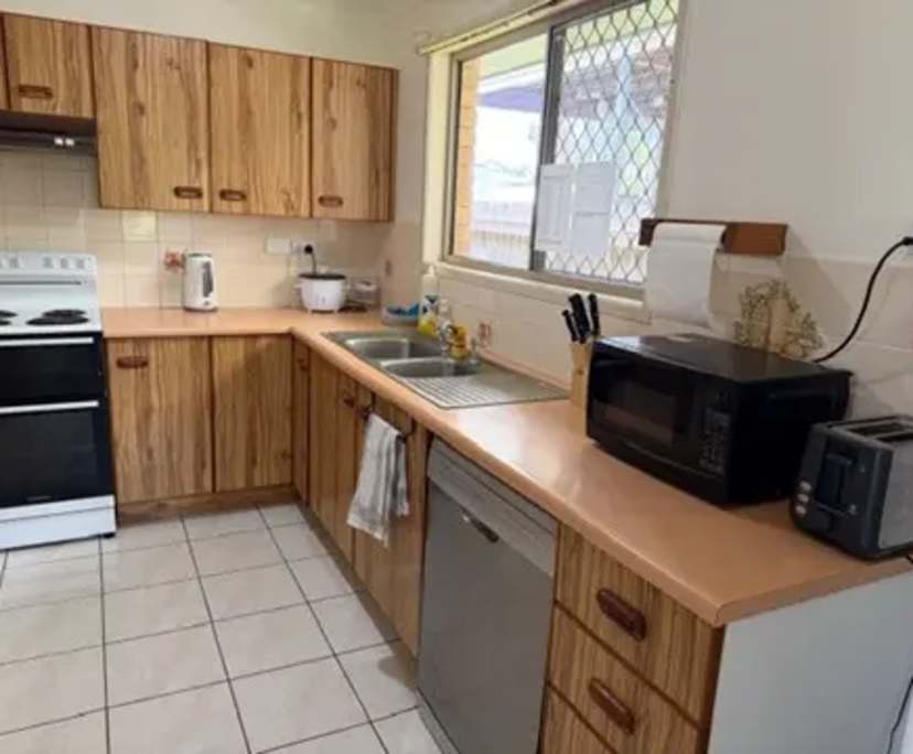 $240, Share-house, 3 bathrooms, Allenstown QLD 4700