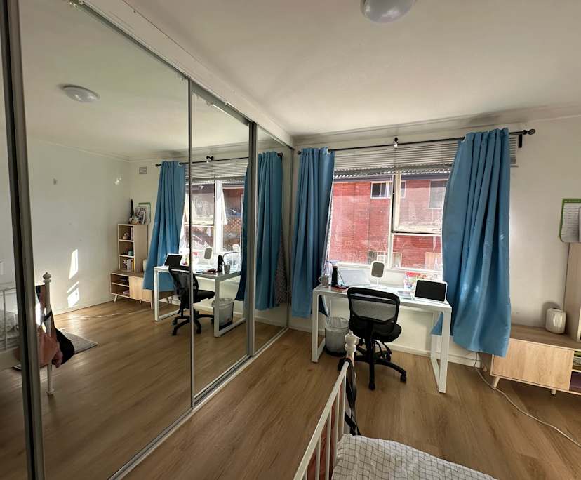 Furnished room in a flatshare