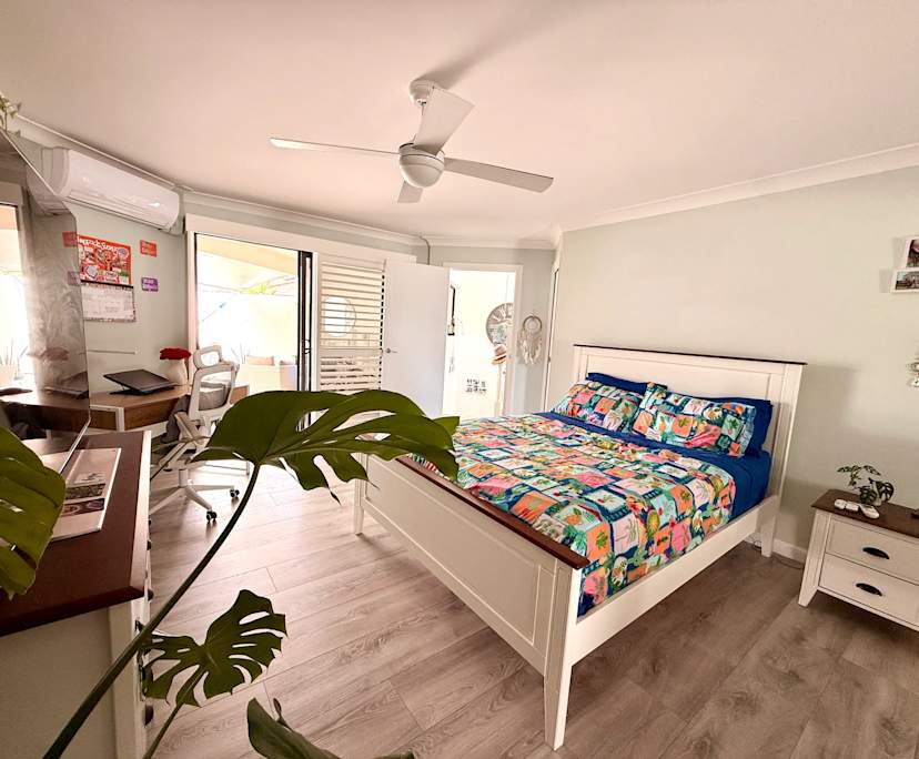 Furnished room with ensuite in a flatshare