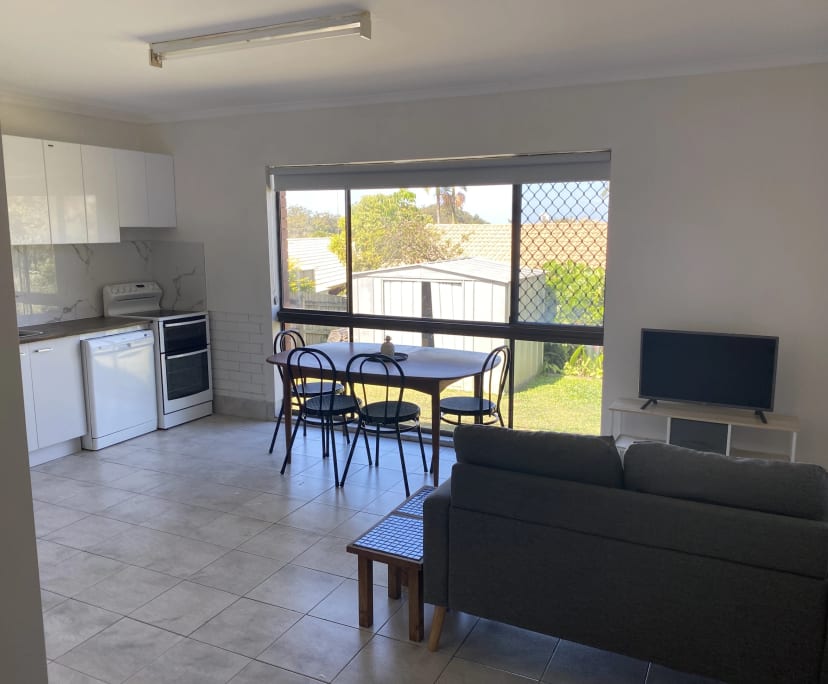 Granny Flat for Rent in Arundel, Gold Coast 325,