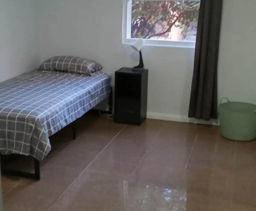 Furnished room in a flatshare