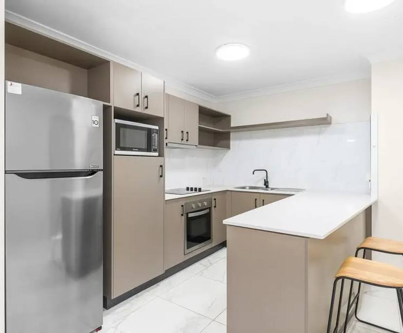 $300, Flatshare, 3 bathrooms, Saint Lucia QLD 4067