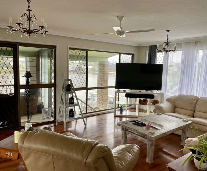 $350, Share-house, 3 bathrooms, Surfers Paradise QLD 4217