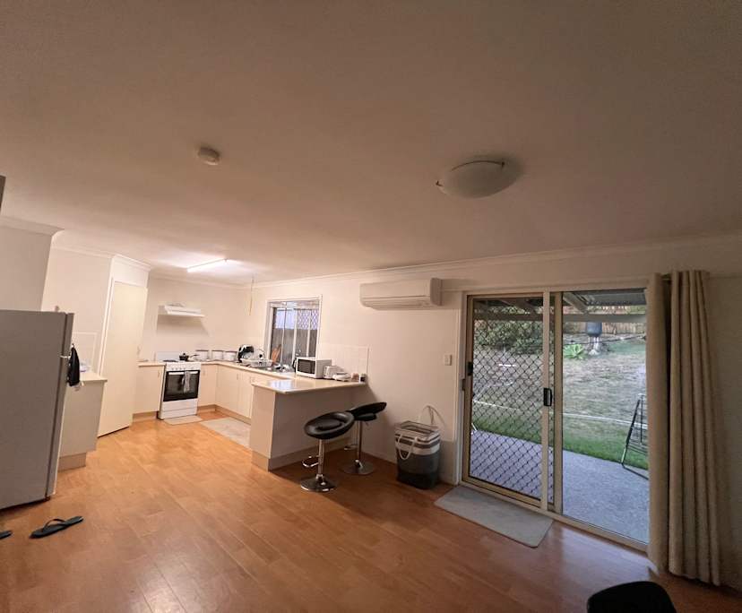 $250, 1-bed, 1 bathroom, Mount Warren Park QLD 4207
