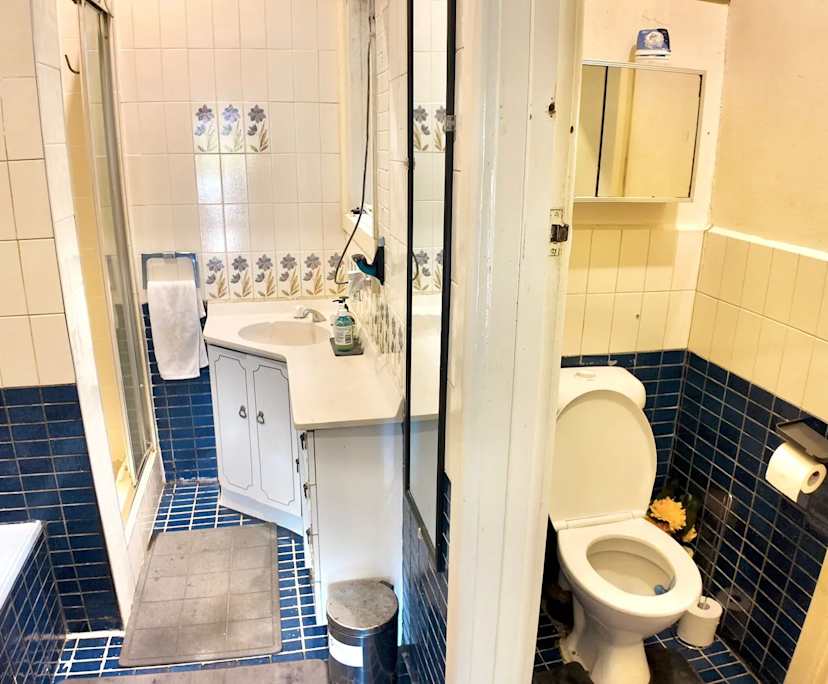 Furnished room in a share house