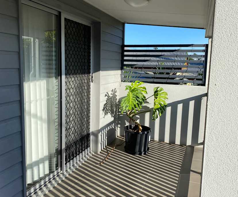 $330, Flatshare, 2 bathrooms, Holland Park West QLD 4121