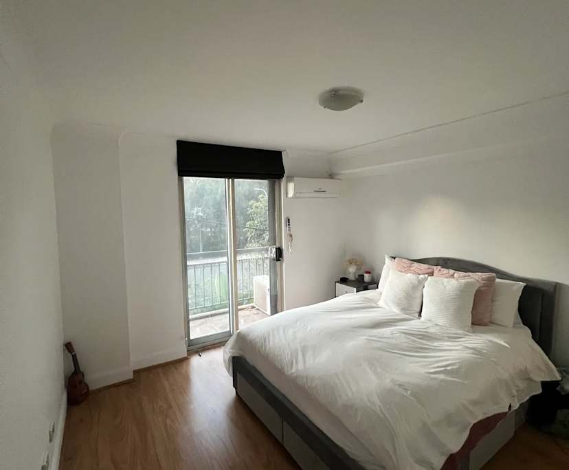 Furnished room with ensuite in a flatshare