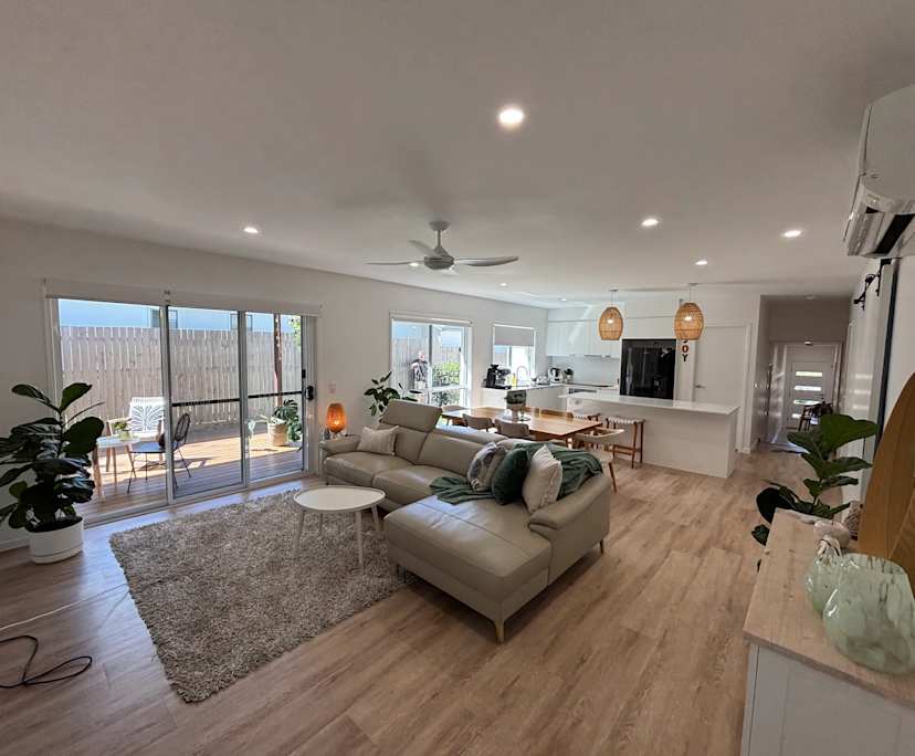 $350, Homestay, 4 bathrooms, Nambour QLD 4560