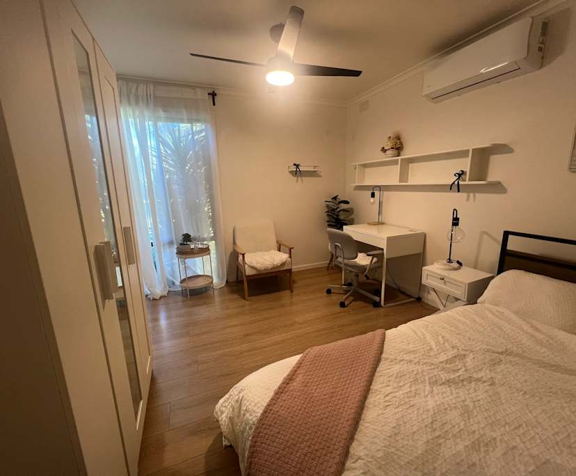 Furnished room in a share house