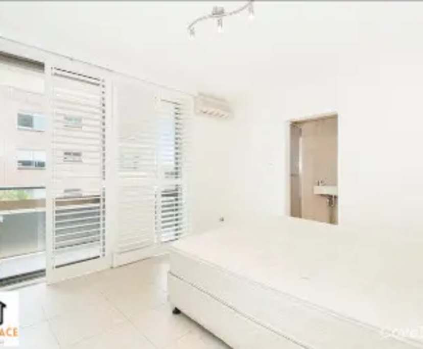 Unfurnished room in a flatshare