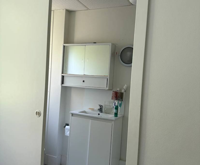 Unfurnished room with ensuite in a flatshare
