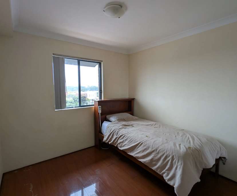 Unfurnished room in a flatshare