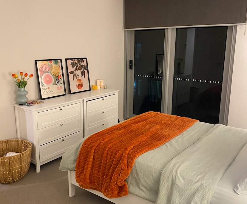 Furnished room with ensuite in a flatshare