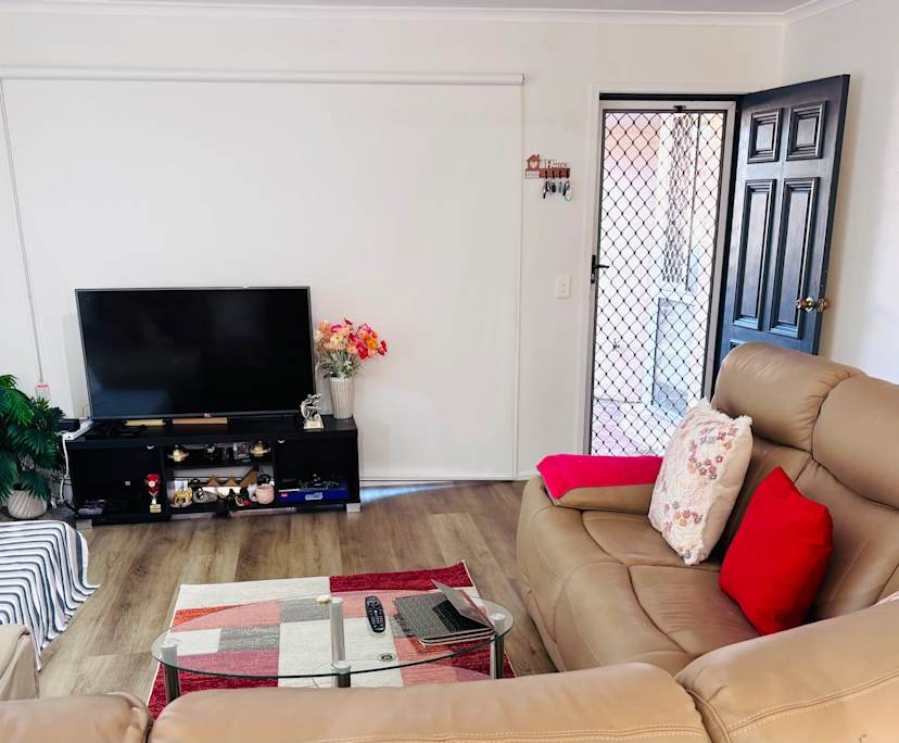 Furnished room in a flatshare