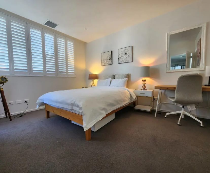 Furnished room with ensuite in a flatshare