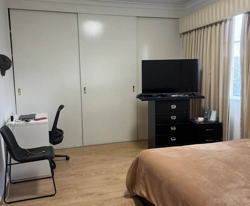 Furnished room in a flatshare