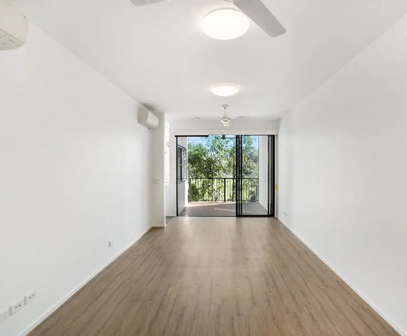 Unfurnished room with own bathroom