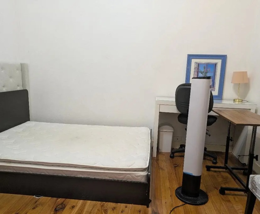 Furnished room in a share house