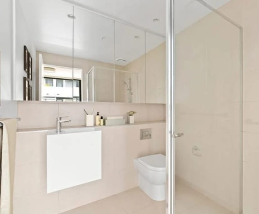 Furnished room with ensuite in a flatshare