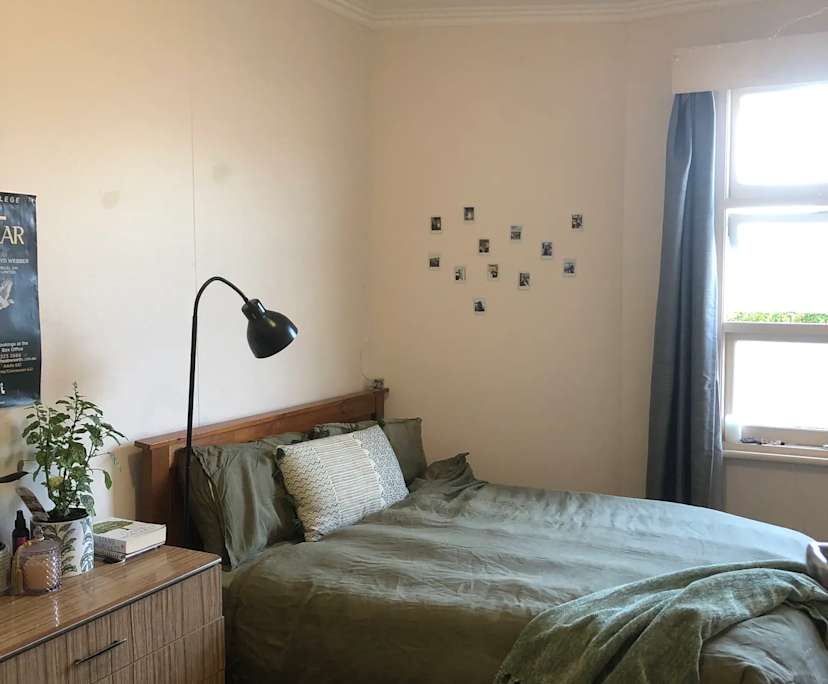 Room in a share house