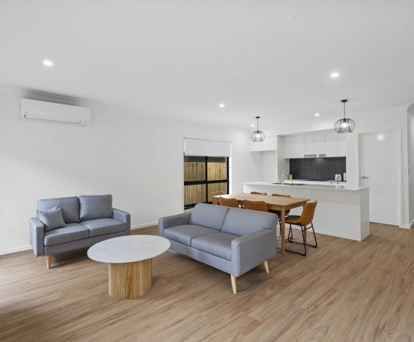 $310, Share-house, 3 bathrooms, Greenbank QLD 4124