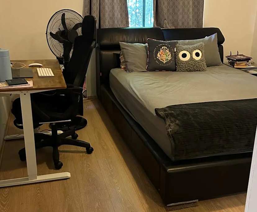 Furnished room in a flatshare