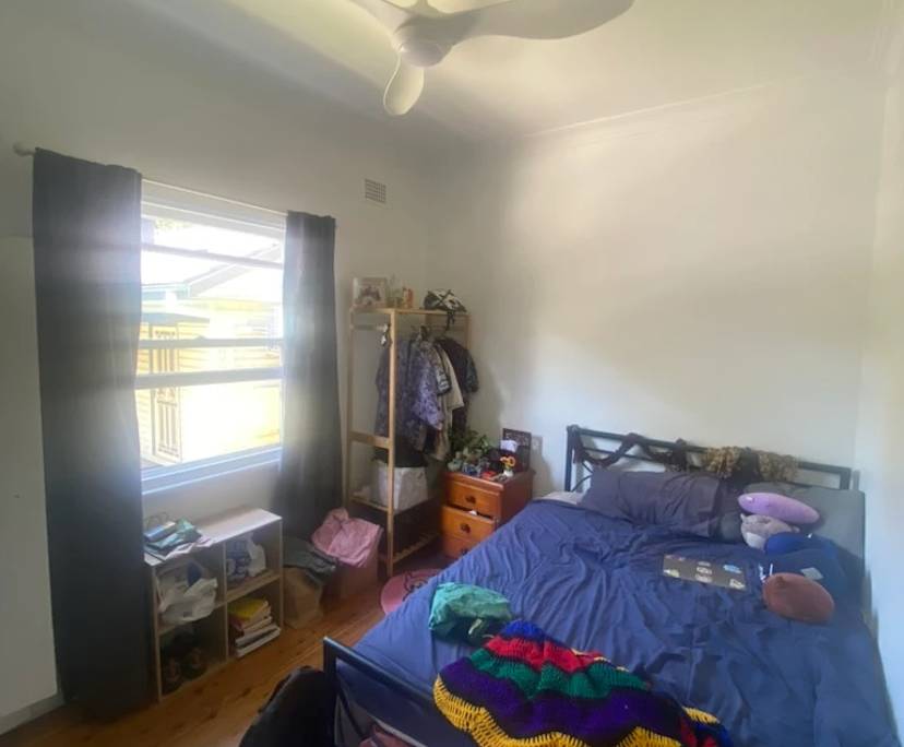 Room in a share house