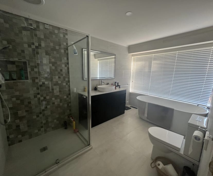 $300, Share-house, 5 bathrooms, Gowanbrae VIC 3043