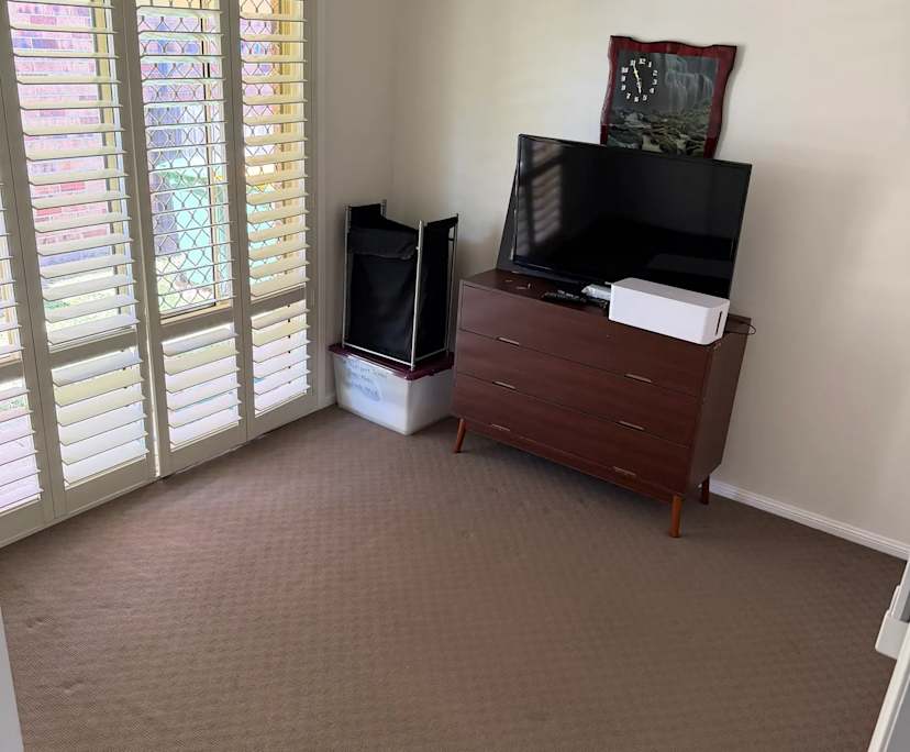 $375, Share-house, 3 bathrooms, Benowa QLD 4217
