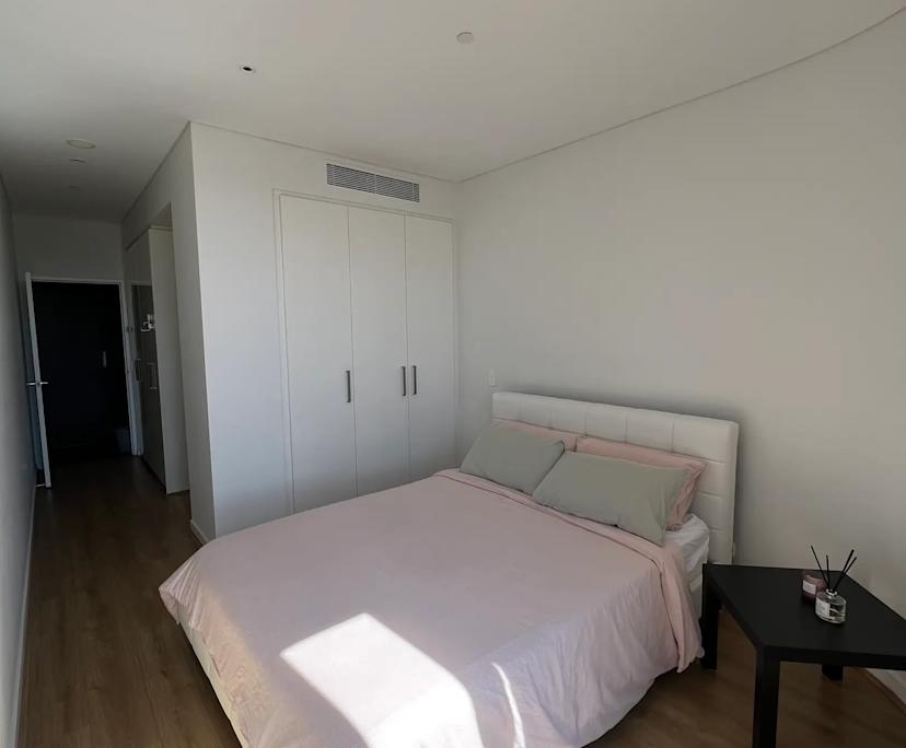 Furnished room with ensuite in a flatshare