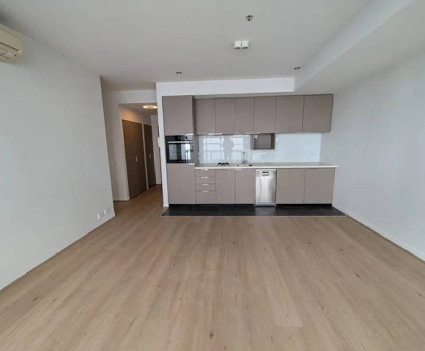 Unfurnished room in a flatshare