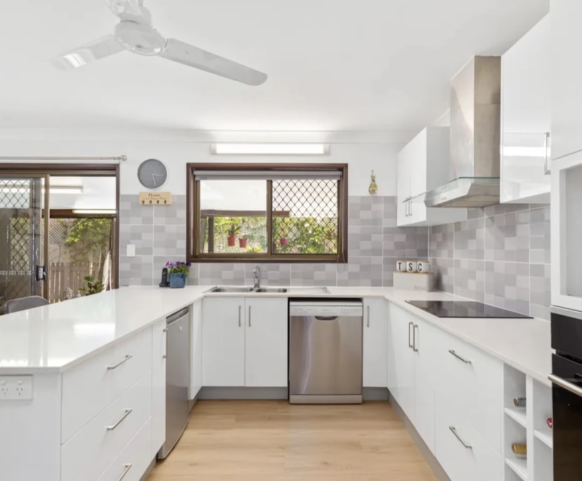 Room for Rent in Daisy Hill, Brisbane 300, Furnis...