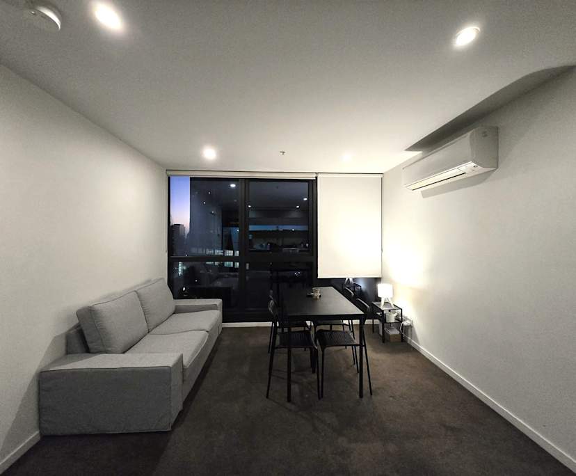 Furnished room with ensuite in a flatshare