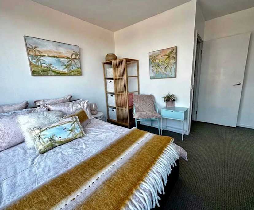 Furnished room in a flatshare