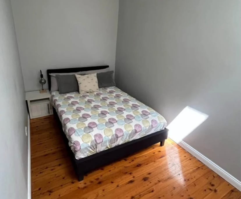 Furnished room in a flatshare