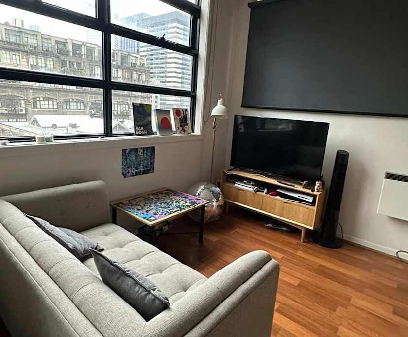 Furnished room in a flatshare