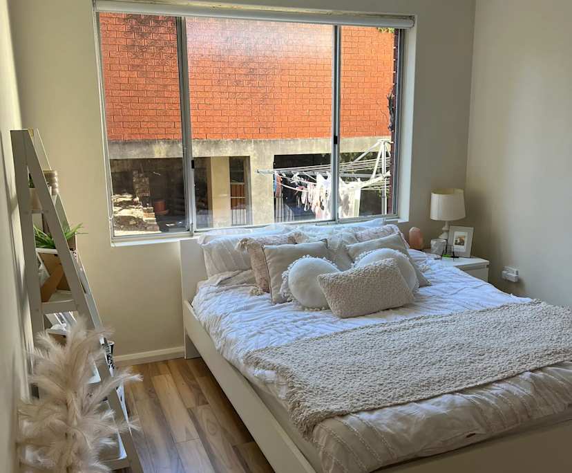 Furnished room in a flatshare