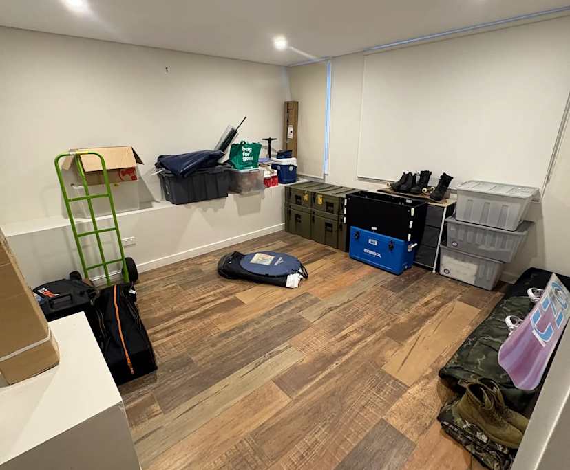 Unfurnished room with own bathroom