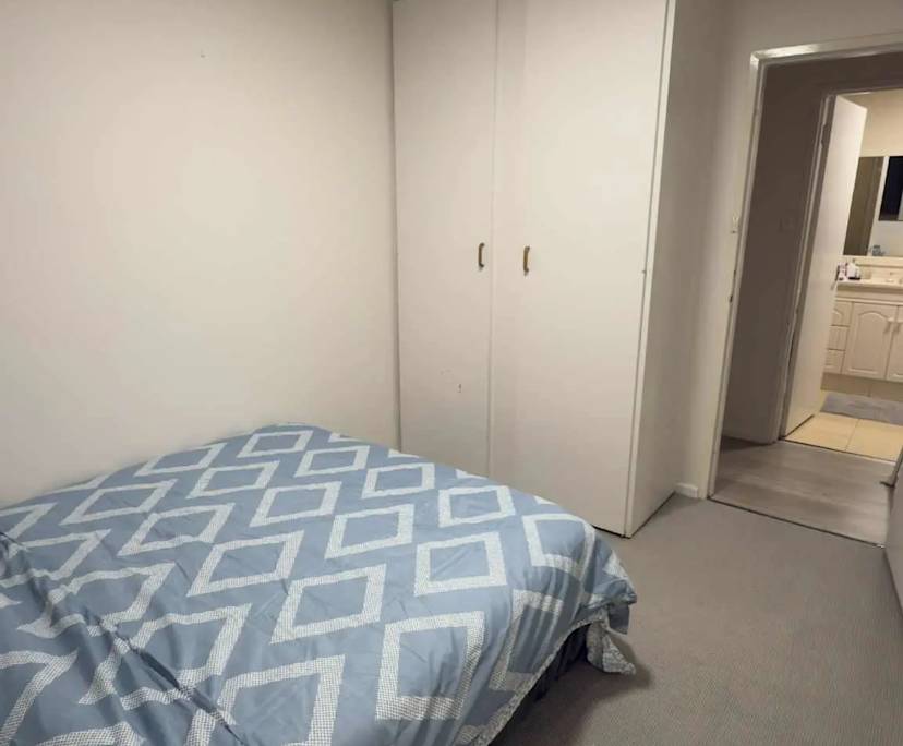 Furnished room in a flatshare