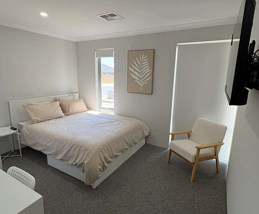 Furnished room in a share house