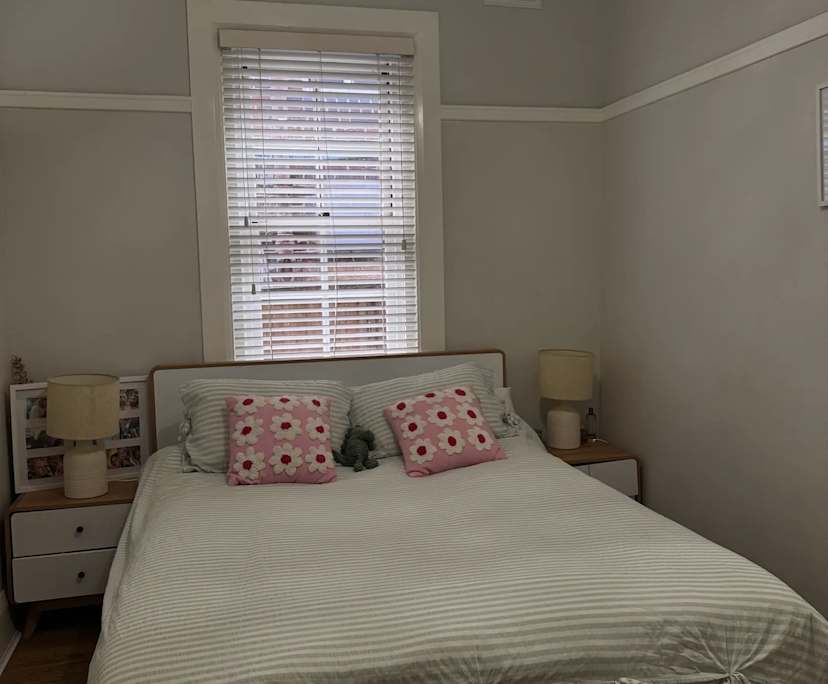 Furnished room in a flatshare