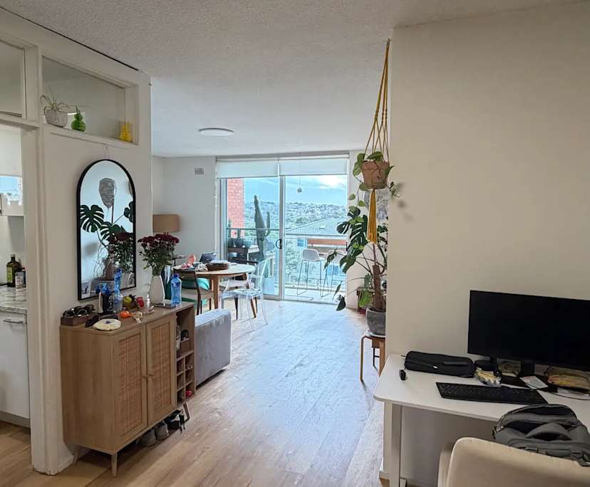Furnished room in a flatshare