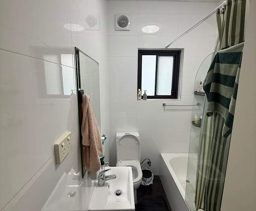 Furnished room in a share house